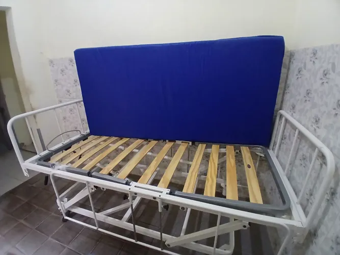 Cama Hospitalar de 3 alavancas