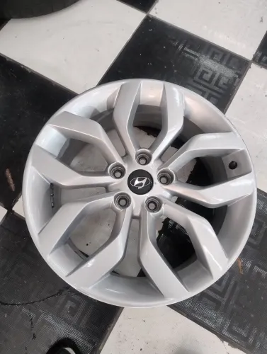 Roda avulsa do Veloster 