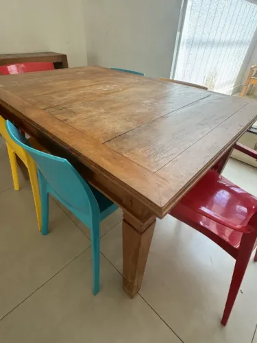 Mesa de Madeira de Demolição 1,60m + 6 Cadeiras Tramontina Coloridas - Estilo Rústico
