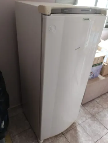 Vende-se Geladeira e Fogão 4 bocas 