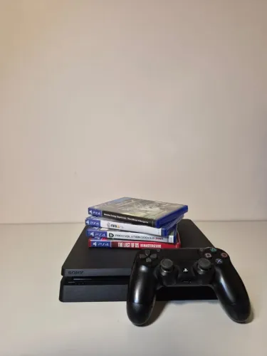 PS4 SLIM MUITO CONSERVADO + 4 JOGOS + BRINDE