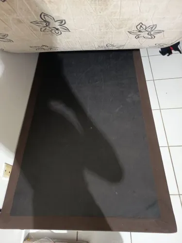 Base de cama junto com colchão