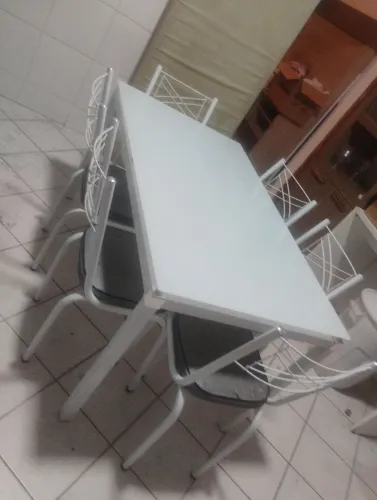 Mesa de cozinha com 06 Cadeiras