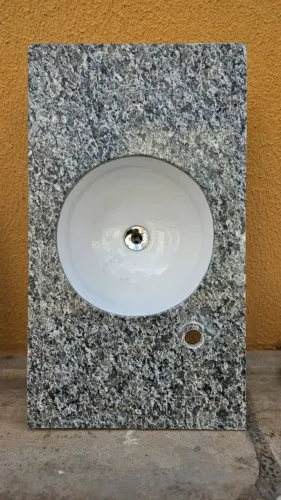 Bancada em Granito com cuba em porcelana