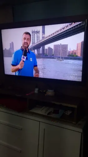 Uma Tv e painel