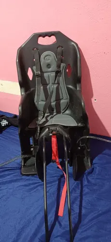 Cadeirinha Polisport usada poucas vezes