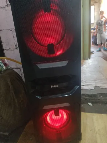 caixa inteira pra aproveitar os auto falantes de 800 RMS cada