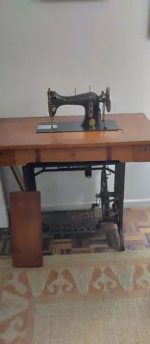 Máquina De Costura Alemã Gritzner Antiga
