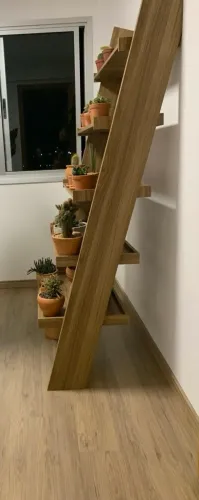 Estante escada de MDF