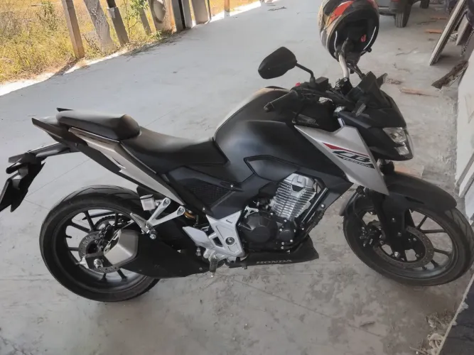 Vendo moto no estado de zero/ moto está no meu nome