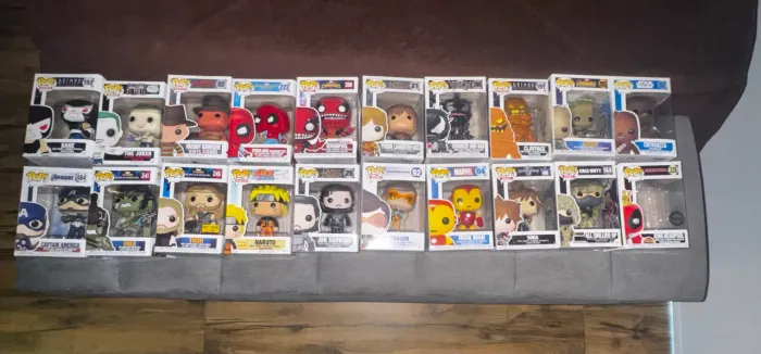 Coleção de 22 Funkos Originais + Estátua Asa Noturna