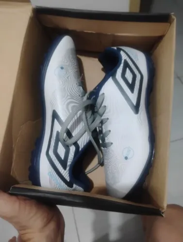 Vendo chuteira society nova