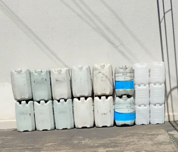 Galão de Plástico Resistente 20 Litros e 7 Litros 