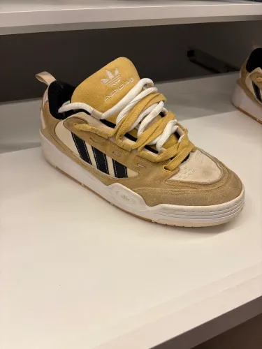 Tênis adidas 2000