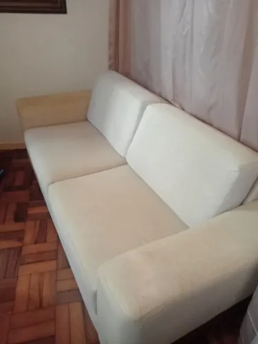 Vendo sofá de 2 lugares em excelente estado.