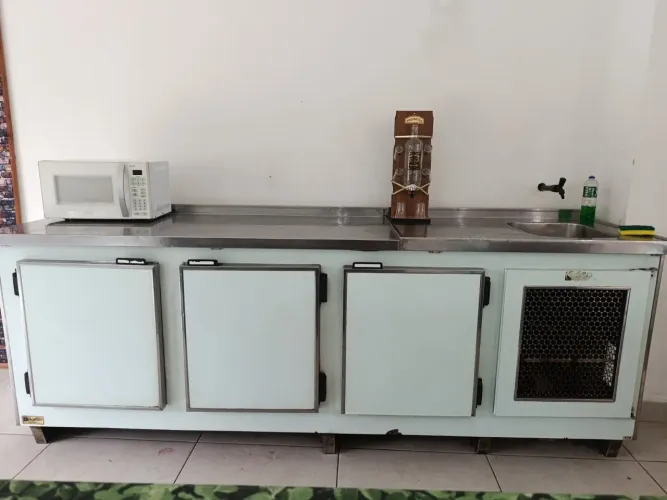 Balcão refrigerador com pia inox