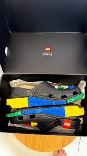 Crocs x LEGO - Tamanho 43 | Modelo Exclusivo + Caixa