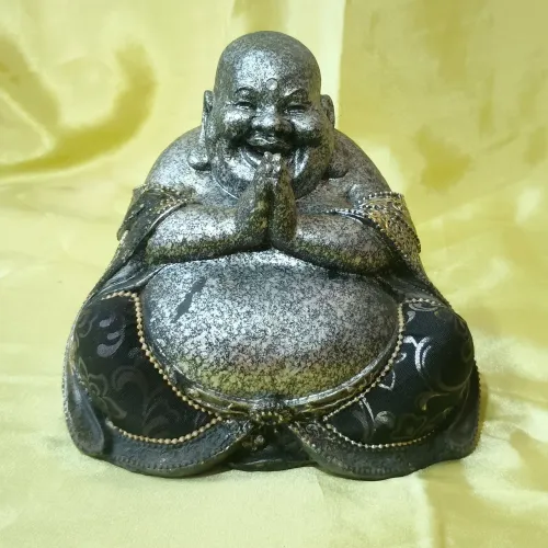 Buda sorridente em resina com lindos detalhes 16cm