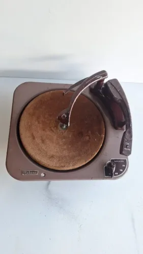 Radiola Webcor anos 50 made in chigago U.S.A Funcionando com agulha 390,00 somos loja 1202