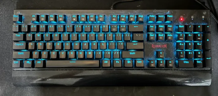 Teclado Redragon Kala switch azul  