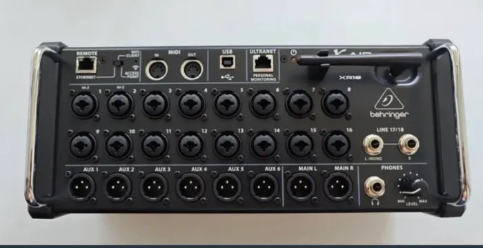 Behringer XR 18