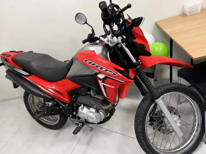 Honda NXR 160 Bros em excelente estado de conservação.