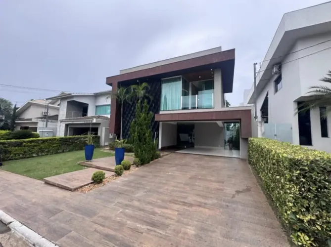 LINDA CASA DE LUXO SEMI MOBILIADA, NO JARDINS MADRI COM 4 SUITES PLENAS E 4 VAGAS DE GARA