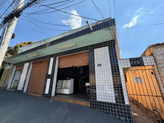 Loja com 100m² para locação no Santa Terezinha BH