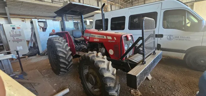 Trator MF 255 2011 todo original e poucas horas trabalhadas.