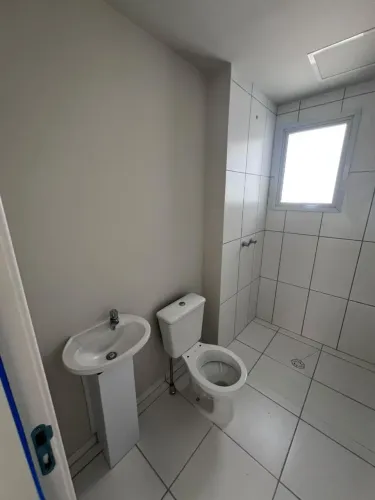 Pia de banheiro com torneira 