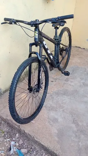 Semi nova ótima pra passeios etc. Entregar a negociar com valor. Oportunidade.