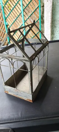 Casinha de metal