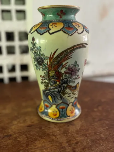 Vaso oriental em estilo Satsuma ( usado)