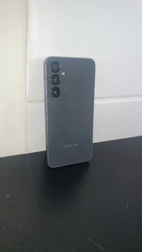 Samsung S23 FE tela vazada(não dá imagem) tem que arrumar e reformatar.
