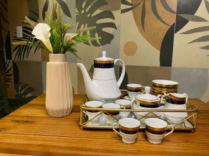 Jogo de chá e sobremesa Noritake, bordado a ouro
