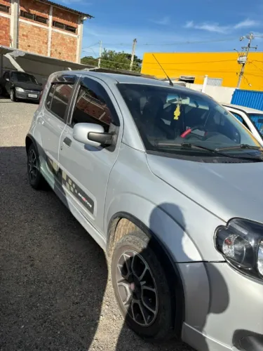 Fiat Uno Sporting 1.4 EVO Fire Flex 8V 4P 2012