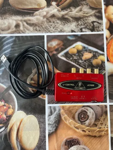 Interface de Áudio Behringer U-Control UCA222 USB