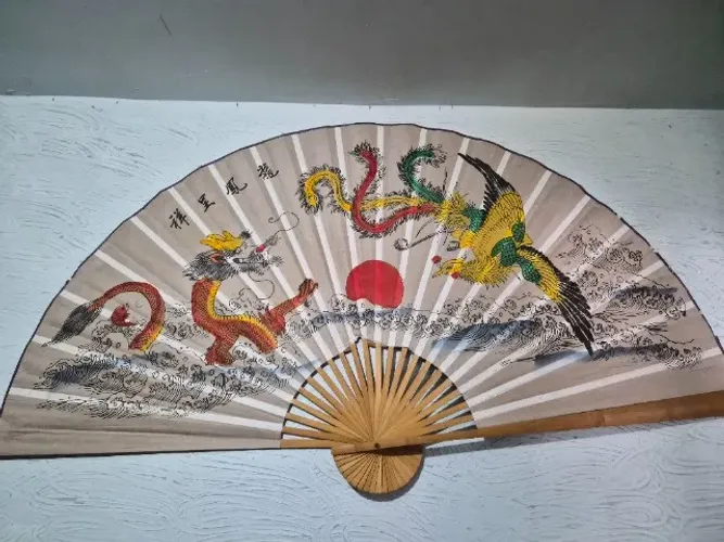 Leque Oriental de Parede