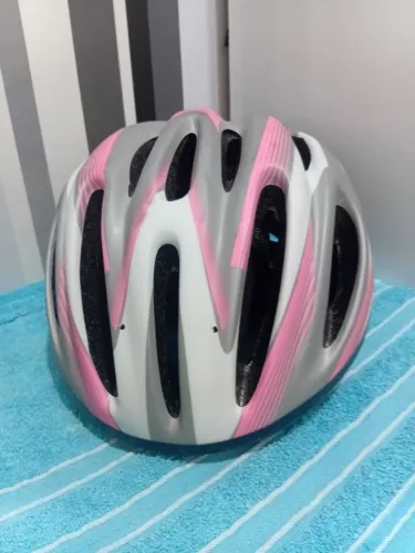 Capacete ciclismo poker feminino, com luz de led. Adulto tamanho P 53/56