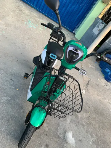 Motinha elétrica verde nova! Comprei por 5.500, vendo por 3.500. Chama!