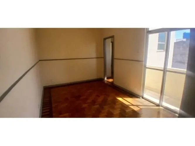 Engenho de Dentro. Adolfo Bergamini. Esquina Dias da Cruz. dois quartos. varanda.