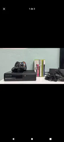 Vai com dois controles, e 8 jogos físicos! O console está funcionando ado perfeitamente, p