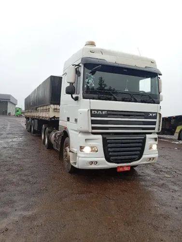 Cavalo DAF, carreta Randon graneleira