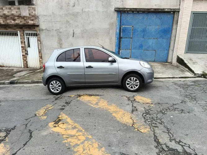 Nissan March SV 1.6 16V Flex Fuel 2013