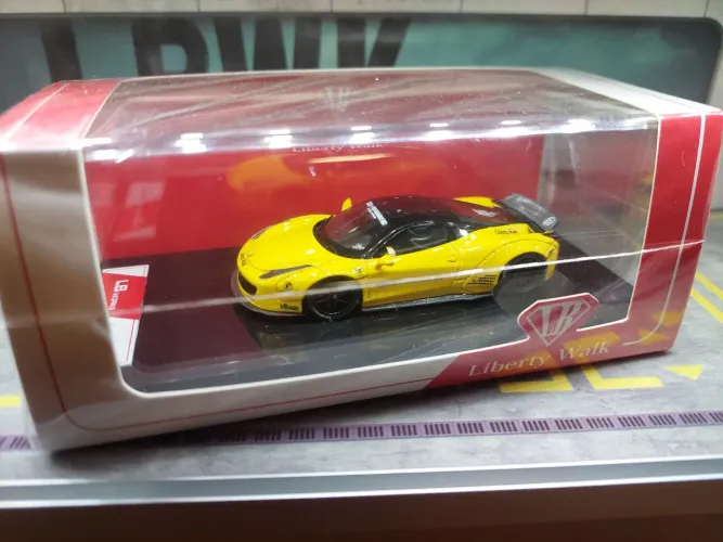Ferrari 458 Itália LBWK 1/64 (Lacrado)