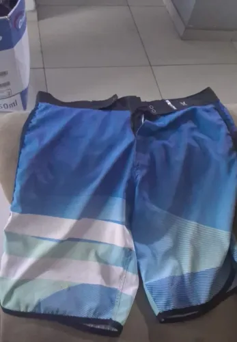 Bermudas surfista, bem conservadas