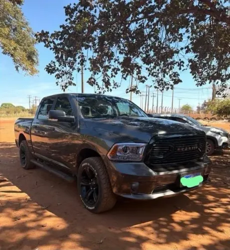 Ram Classic Laramie Night Edition 5.7 V8 16V Gasolina 4X4 Aut. 2023