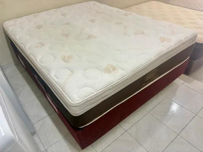 Cama box de casal Queen , cama Queen