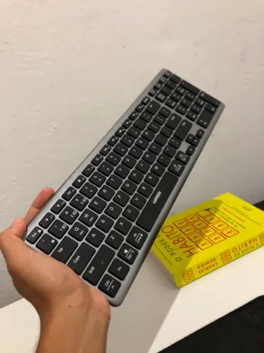 Teclado Bluetooth com Otima Costrução Usado