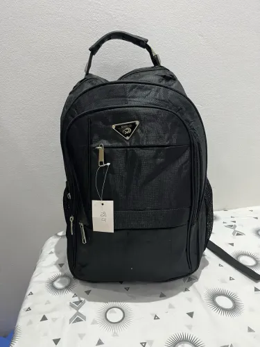 Mochila preta básica 